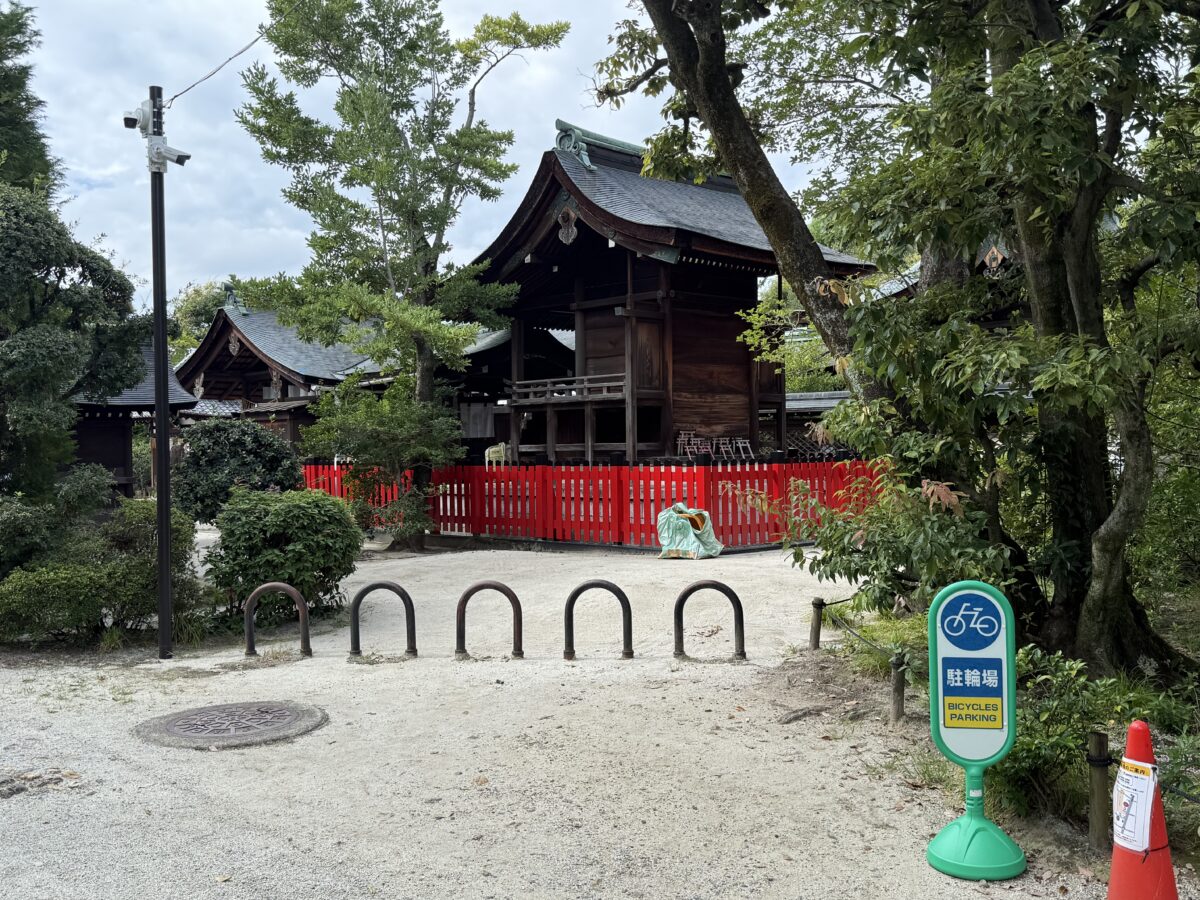 敷地神社(わら天神) 駐輪場