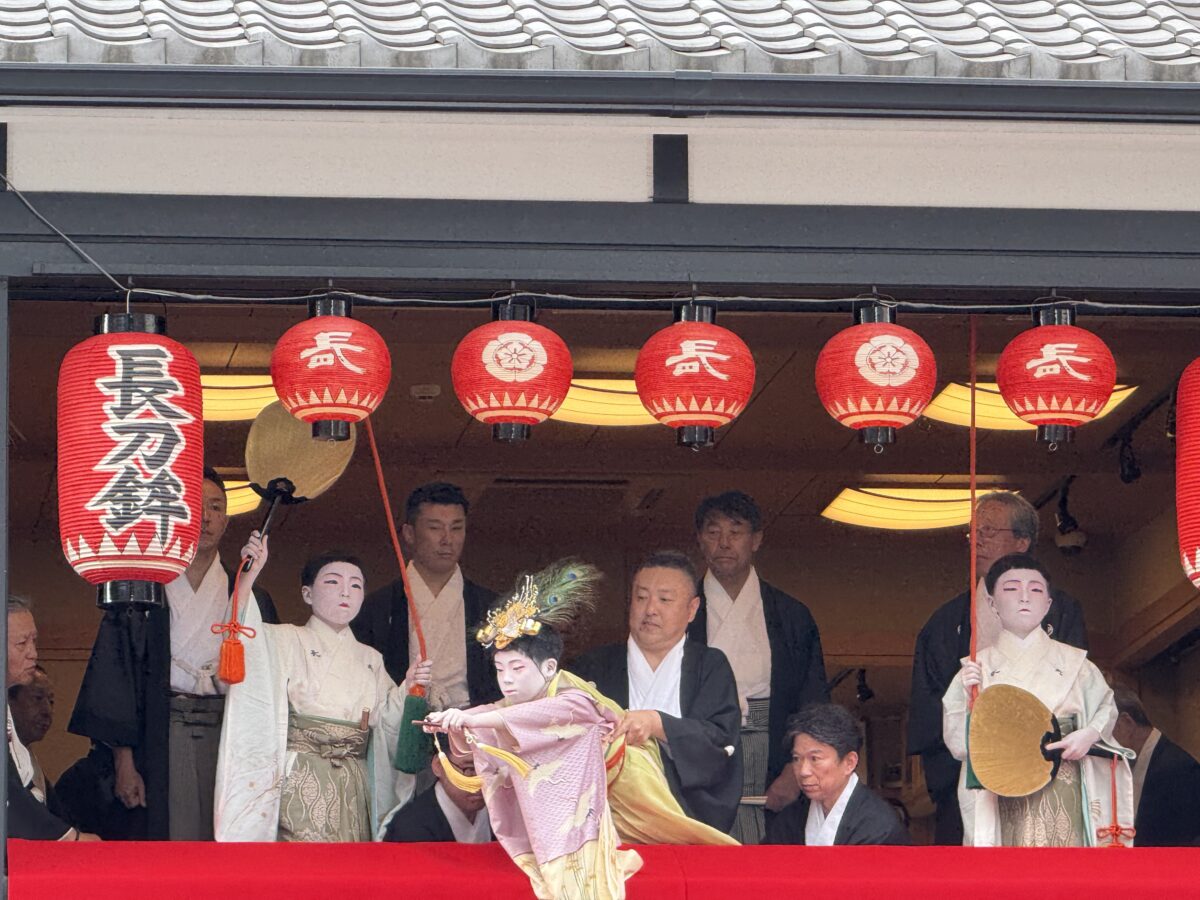 祇園祭7月5日 長刀鉾町稚児舞披露 - 京都観光のすゝめ