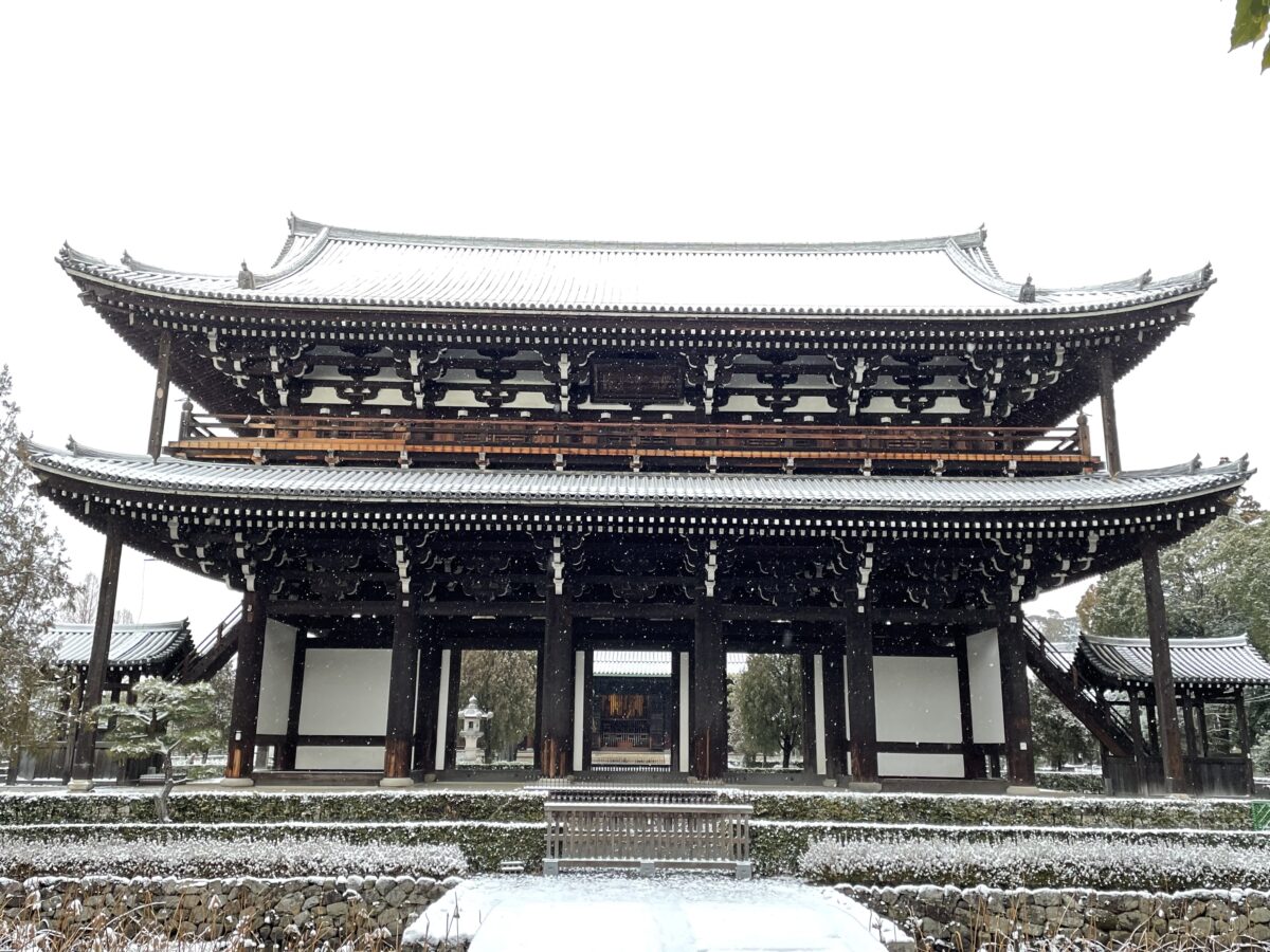 東福寺　三門　雪