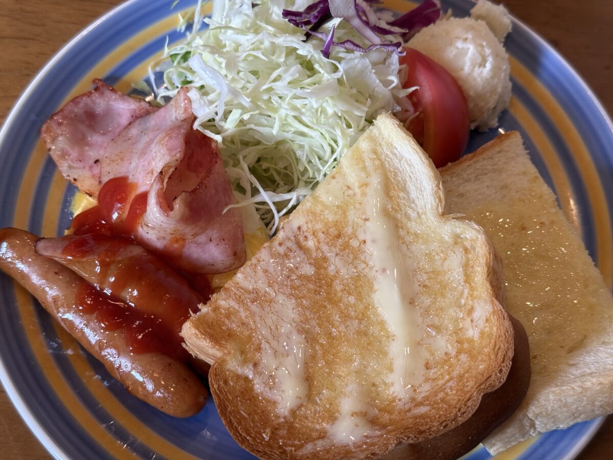 高台寺モーニングセットのパンと料理