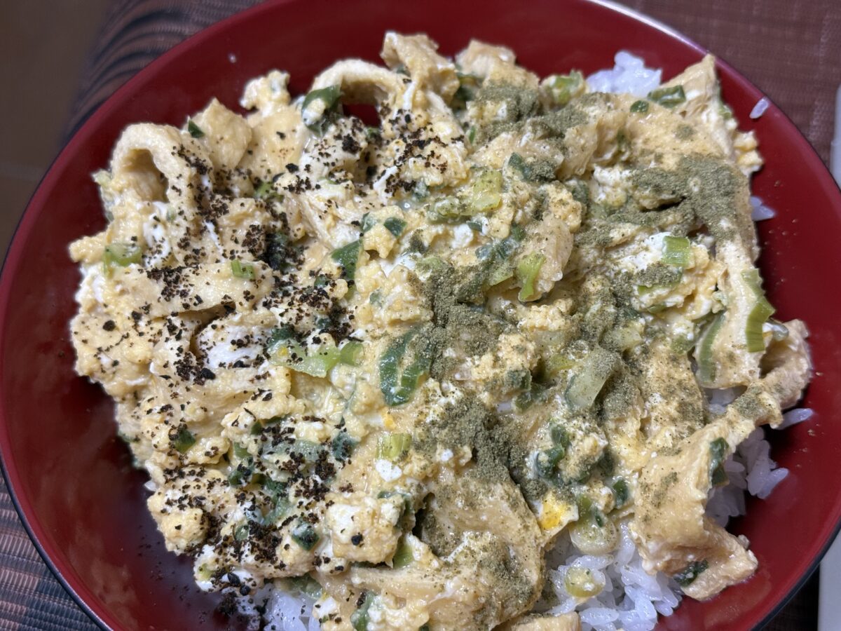 黒七味を使った衣笠丼
