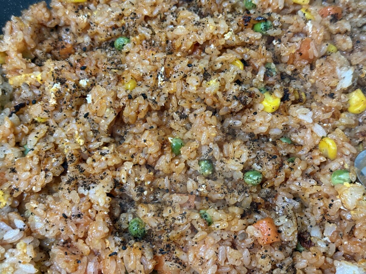 黒七味を使ったケチャップライス